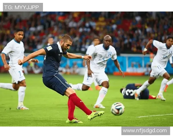 回顾上届足球明星阵容精彩瞬间与经典瞬间的完美呈现