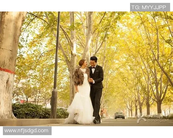 足球明星与白人妻子甜蜜生活瞬间大揭秘,感受他们的幸福与温馨时光